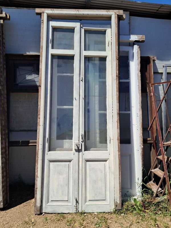 Puertas antiguas con vidriados y escaleras - imagen 4