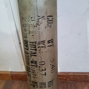 Cilindro de CO2 Industrial con Manómetro y Válvula - Altura 93cm - imagen 3