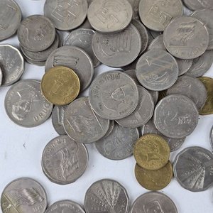 Gran Selección de Monedas y Billetes Antiguas de Uruguay y otros países - imagen 5