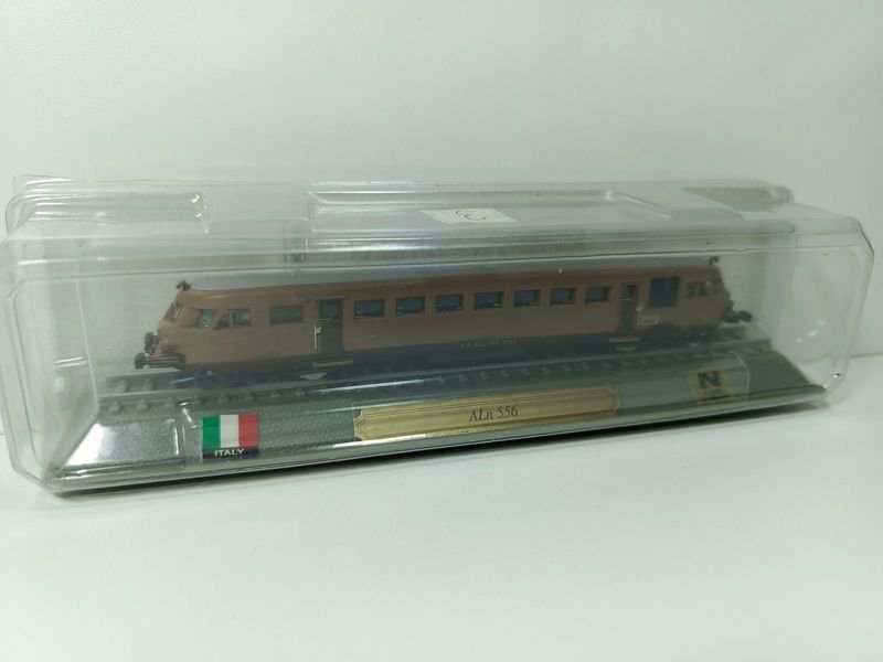 Miniatura de locomotora italiana E. 428 FS a escala 1:160 - imagen 4