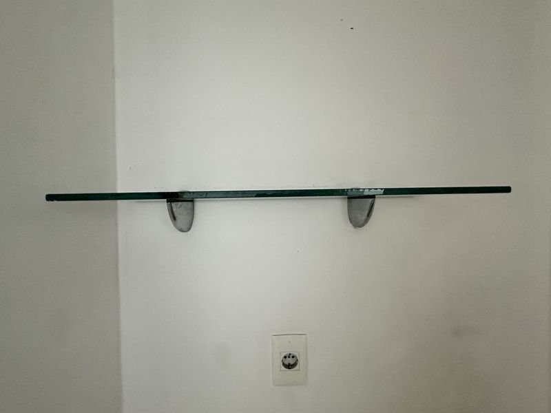 Lote siguiente: REPISA DE VIDRIO BAÑO