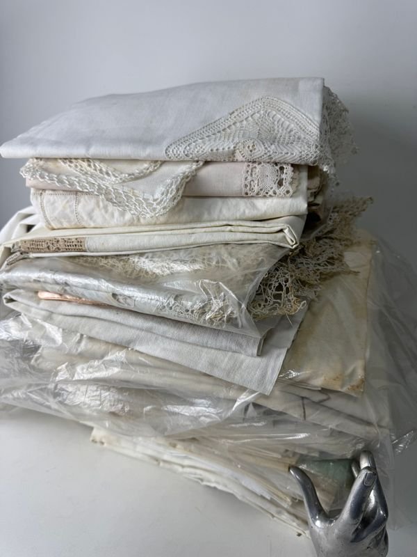 Lotes de Manteles Antiguos con Algunas Manchas - imagen 4