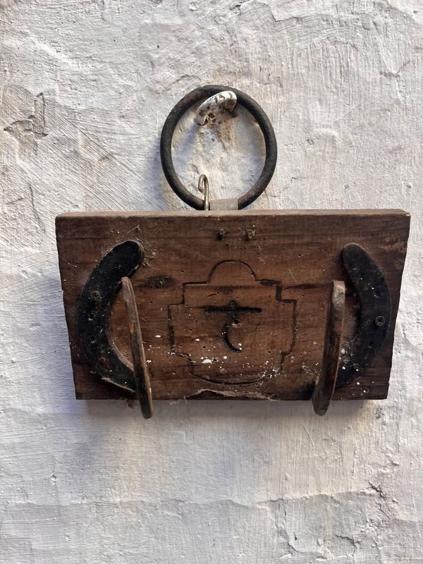 Perchero de estribos para caballos