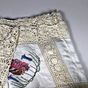 Mantel de Lino Bordado con Gallos y Flores, 2.60 x 1.50 mts - imagen 5