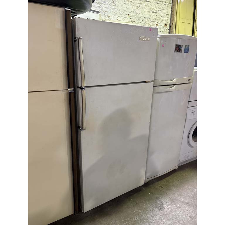 Lote siguiente: Refrigerador Kelvinator en mal estado