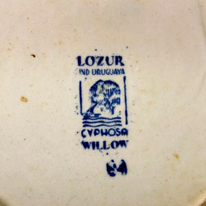 Dos Platos de Porcelana "Willow L" Blancos y Azules - Industria Uruguaya - imagen 5