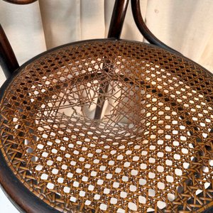 Silla Estilo Thonet Antigua con Detalle en Caño - imagen 2