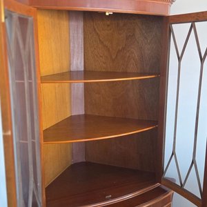 Aparador Esquinero Fino de Madera con Puertas de Vidrio - imagen 4