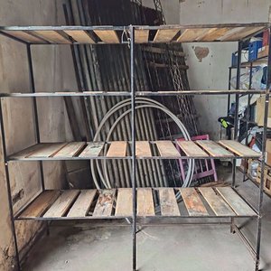 Estantería Industrial de Hierro y Madera - imagen 4