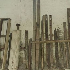 Lote de Maderas, Marcos de Ventana, Persianas y Parrilla de Cama - imagen 2