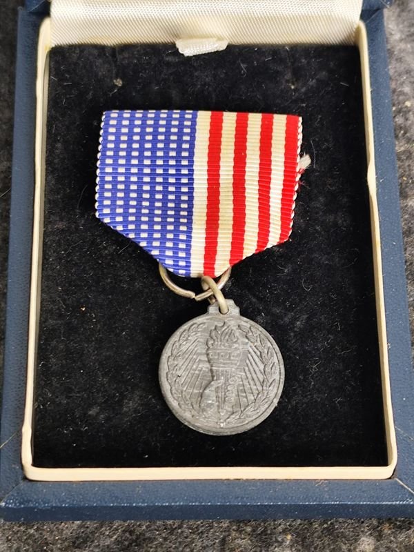 Medalla de Estados Unidos con Estuche y Cinta Tricolor - imagen 1