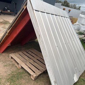 Techo Metálico con Estructura de Madera y Revestimiento Interior - imagen 2