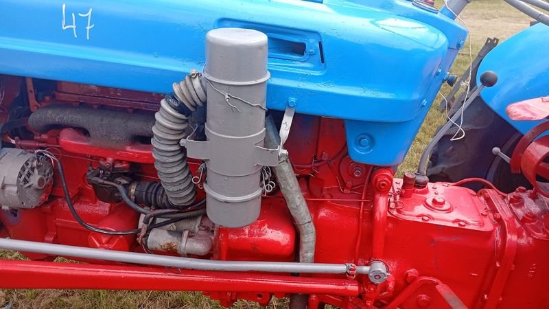 Tractor Ford Vintage con Accesorios