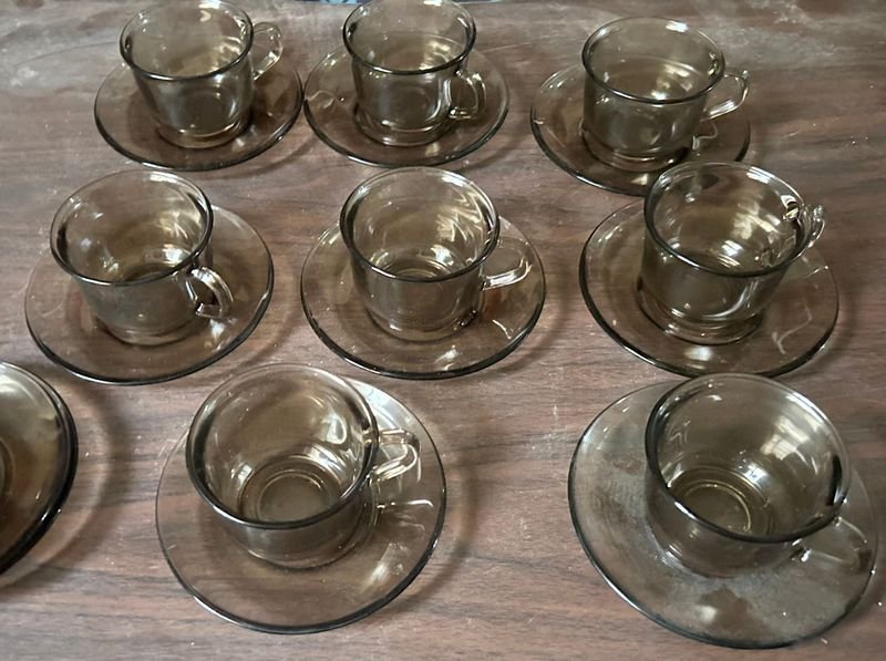 Lote siguiente: Tazas de vidrio templado color gris ahumado