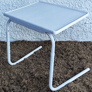 Mesa Plegable de Camping Blanca con Tapa Plástica y Patas Regulables - imagen 1