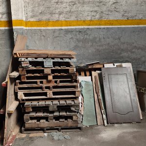 Lote de Pallets de Madera y Paneles de Revestimiento - imagen 1