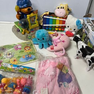 Lote anterior: Lote de Juguetes Varios: Peluches, Puzzle, Vaca y Más