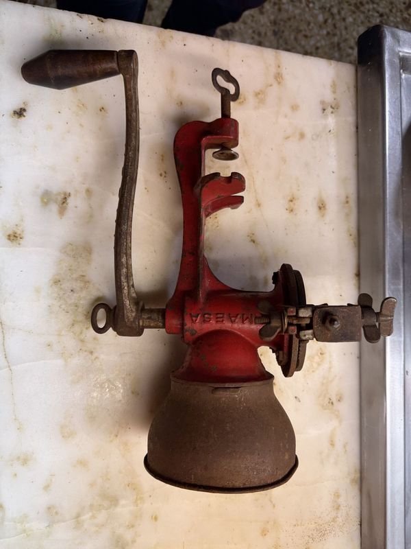 Molino Manual Antiguo Maesa de Hierro Fundido Rojo - imagen 1