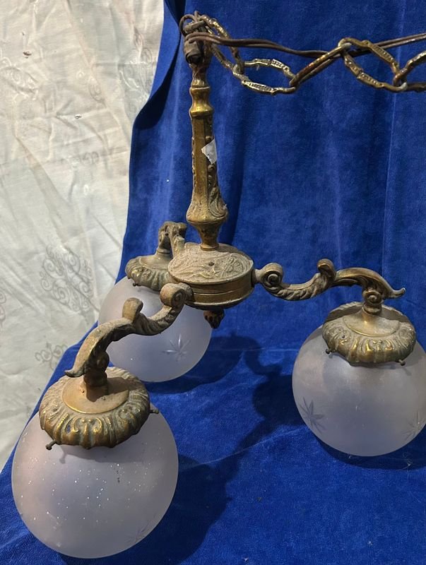 Lote siguiente: Lámpara de bronce con globos de cristal