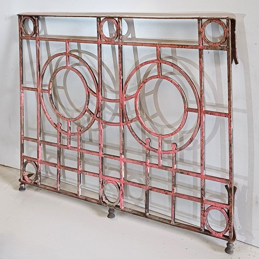 Reja antigua de metal con diseño circular - imagen 2