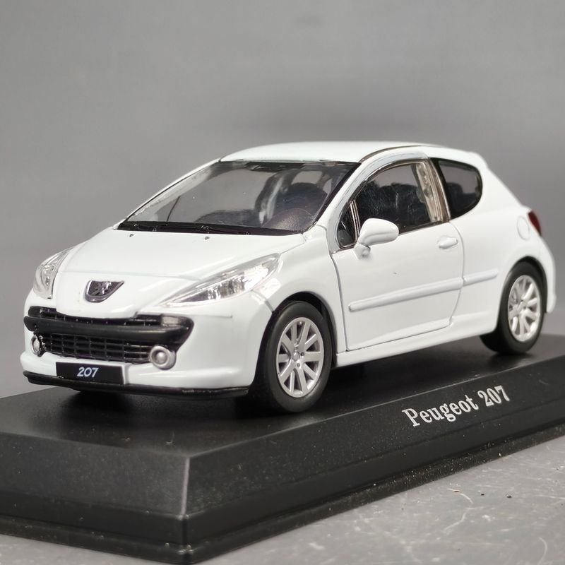 Peugeot 207 en escala 1/43, modelo de metal con detalles precisos - imagen 3