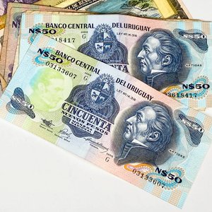 Lote de Billetes Varios: Uruguayos y Brasileños - imagen 3