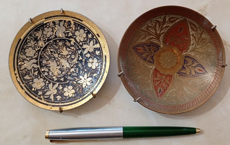 Lote siguiente: Dos platillos de Bronce decorativos para pared