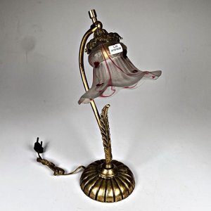 Lámpara de Bronce con Tulipa Decorada y Detalle de Hoja - imagen 1