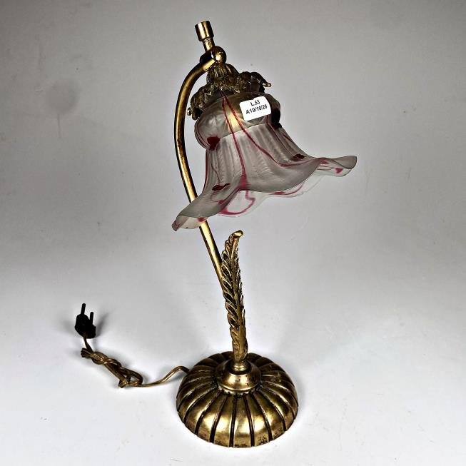 Lámpara de Bronce con Tulipa Decorada y Detalle de Hoja