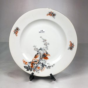 Lote siguiente: Plato de Porcelana Alemana con Diseño Floral y Borde Dorado