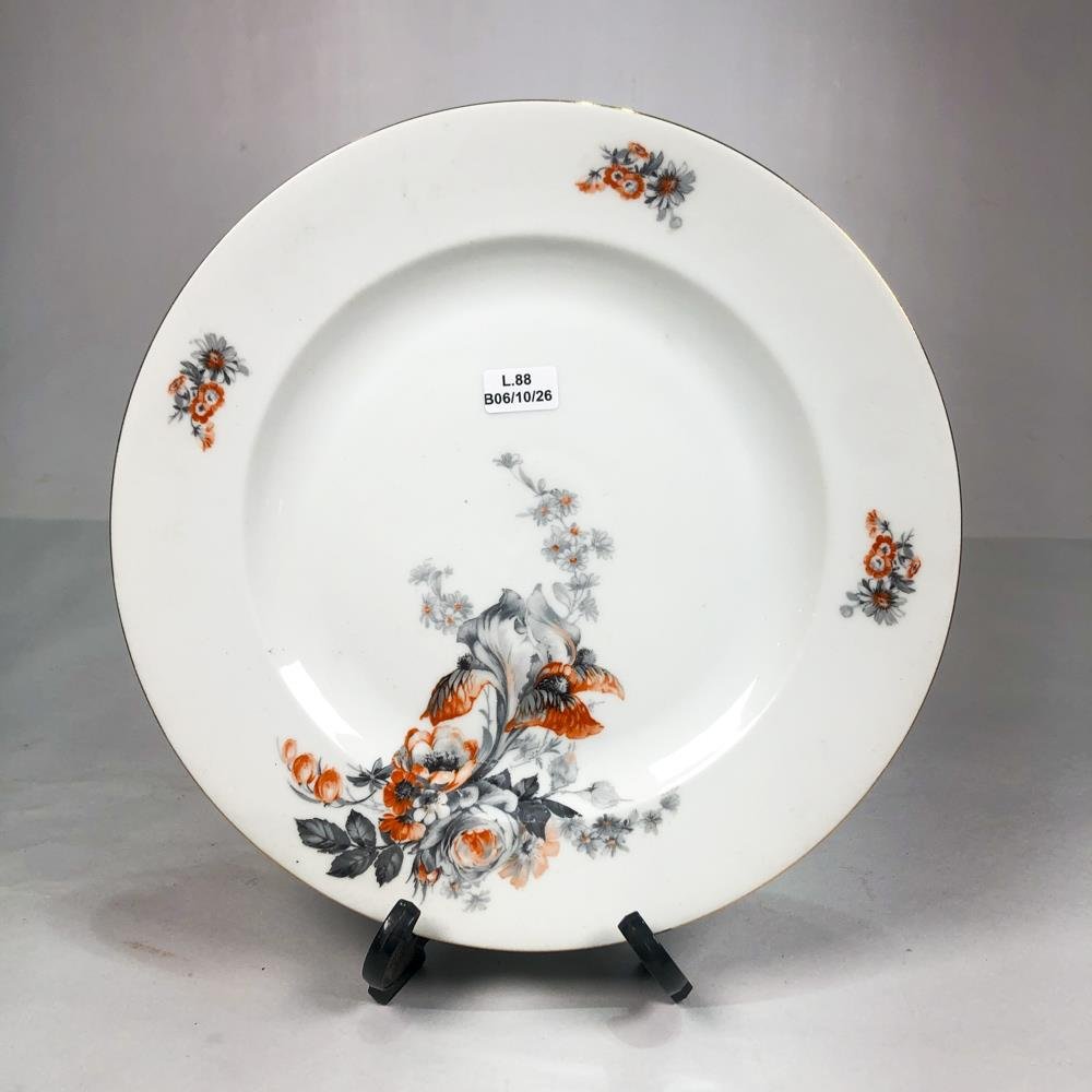 Plato de Porcelana Alemana con Diseño Floral y Borde Dorado