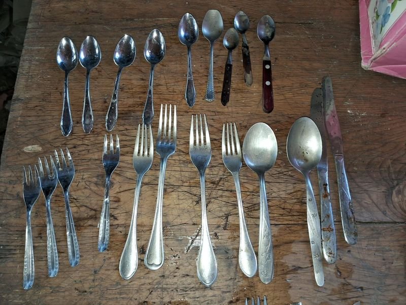 Lote anterior: Lote de cubiertos de plata y metal