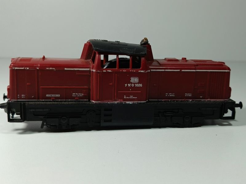 Lote siguiente: Locomotora sin funcionar, motorizada a escala diesel HO 1:87 modelo DB V 100 1026