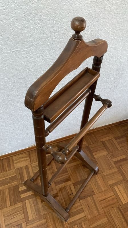 Lote anterior: Despojador en madera para ropa y accesorios