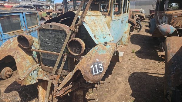 Automóvil Antiguo Clásico Ruedas y Chapa para Restaurar - imagen 1