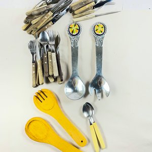 Lote de Cubiertos y Utensilios de Servir: Madera, Peltre y Acero Inoxidable - imagen 2