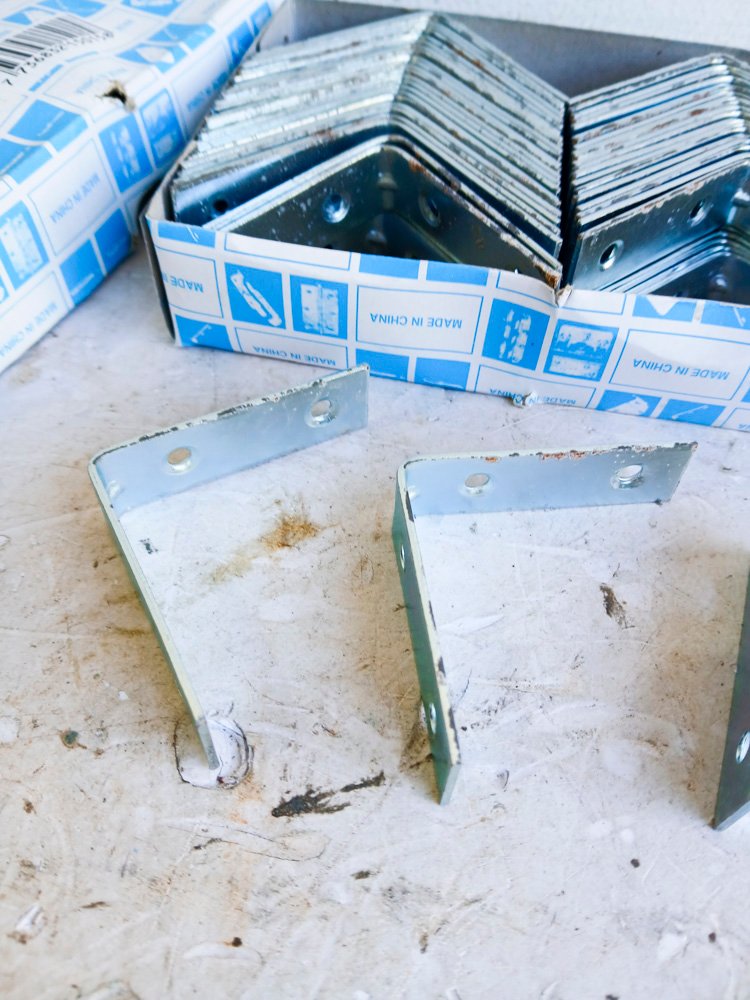 Caja con escuadras y accesorios - imagen 2