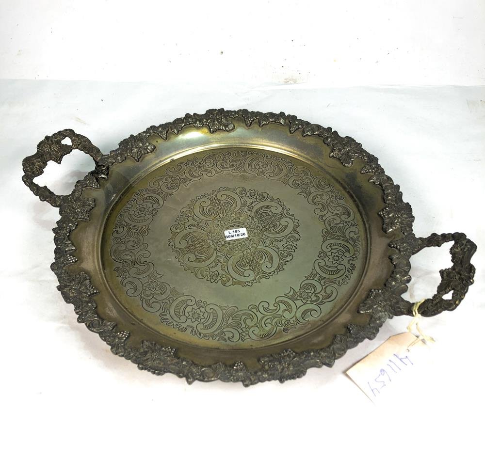 Bandeja Metálica Labrada con Borde Floral y Asas - 42 cm