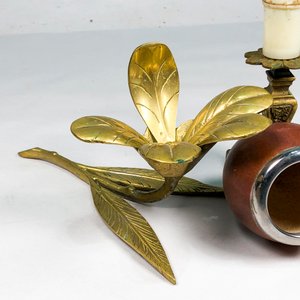 Lámpara de Mesa en Bronce con Detalle de Flor y Mate - imagen 3