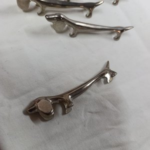 Apoya Cubiertos Perro Salchicha Metal Plateado Set x 5 - imagen 5