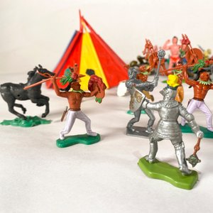 Colección de Figuras de Acción Miniatura: Indígenas, Caballeros y Carpa - imagen 2