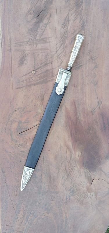 Cuchillo de caza con características únicas - imagen 12