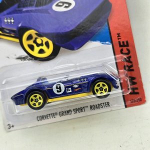 Hot Wheels Corvette Grand Sport Roadster Azul y Amarillo - imagen 2