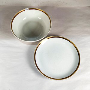 Fuente y Bandeja Circular de Porcelana Olmos con Guarda Dorada - imagen 2