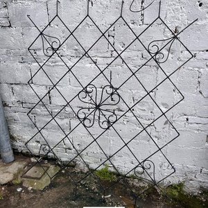 Reja de Hierro Forjado para Ventana con Diseño Ornamental - imagen 3