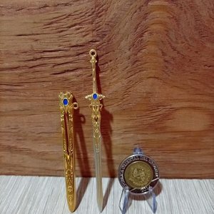 Espada Miniatura Abrecartas Excalibur Kirito Anime Metal Dorado - imagen 2