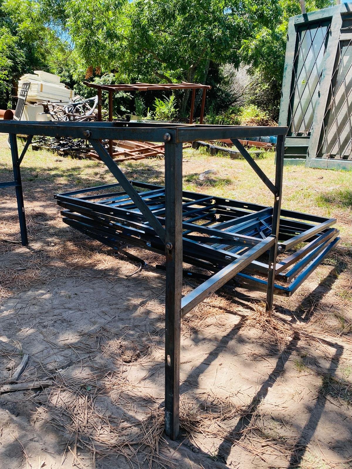 Estructuras plegables en hierro tipo mesa - imagen 3