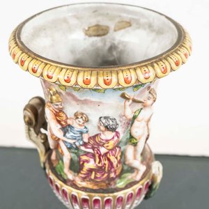 Copón Capodimonte con Escenas Mitológicas y Detalles Dorados - imagen 2