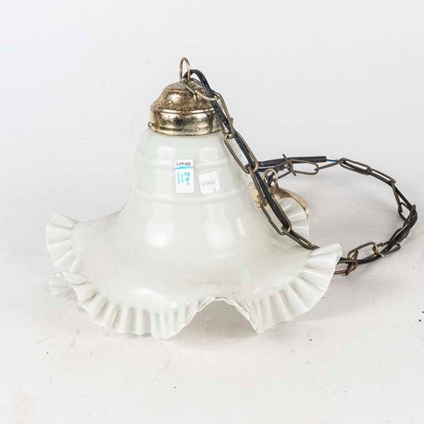 Colgante de una luz con pantalla opalina y detalles dorados