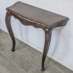 Consola Francesa Antigua de Madera con Vidrio y Detalles Tallados - imagen 3